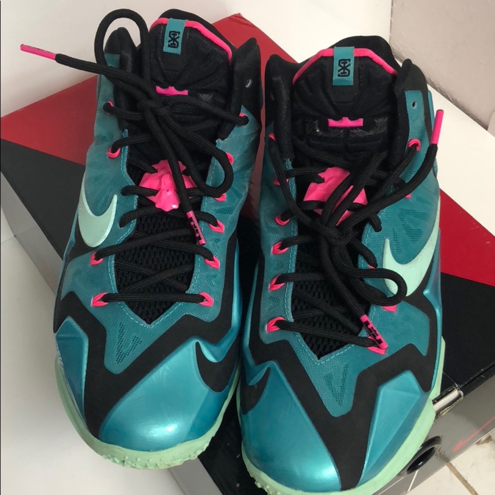 Lebron XI size 8